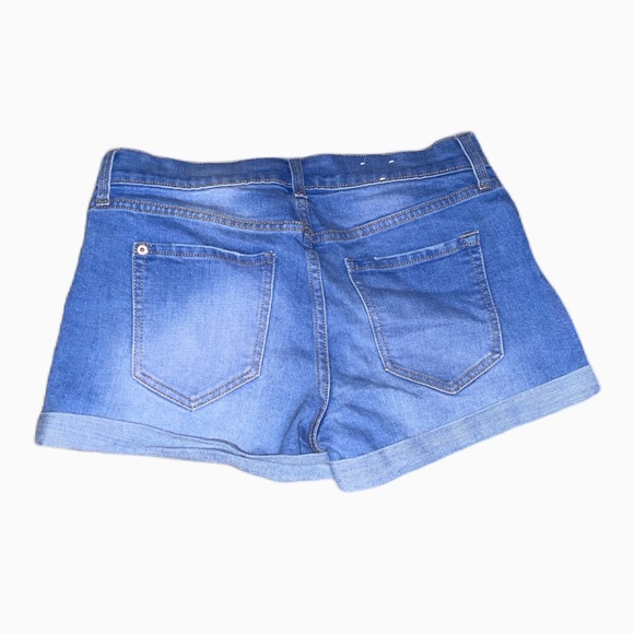 Old Navy Ripped Denim Shorts Size 4 Boyfriend Style - Picture 2 of 5